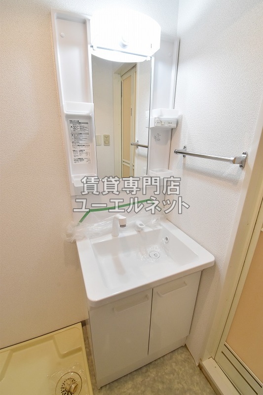 洗面設備　シャワー付洗面台