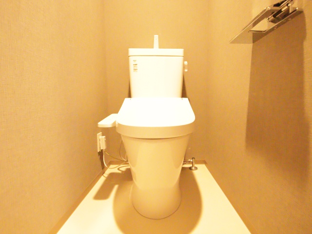 トイレ　※別室の参考写真の為、現況優先です。