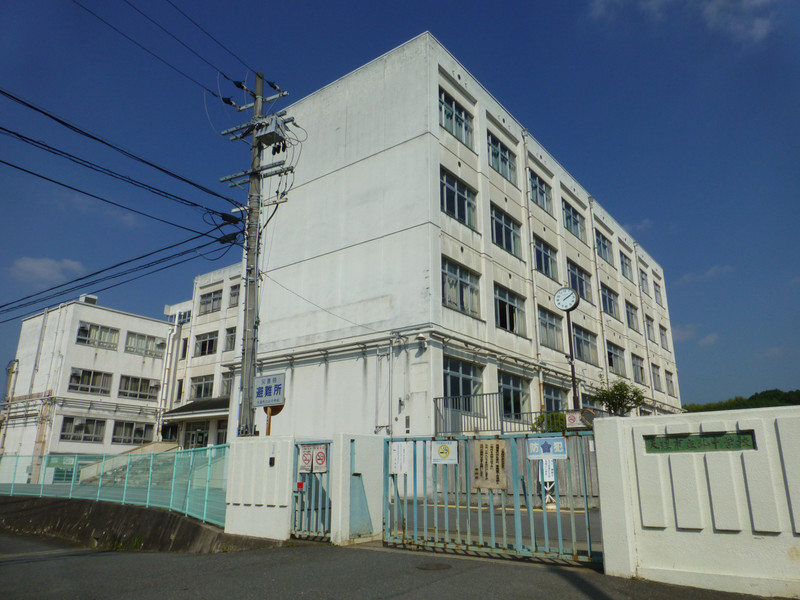 中学校　北中学校（中学校）まで1345m