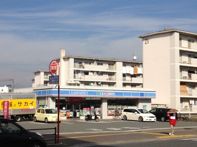 コンビニ　ローソン荒江１丁目店（コンビニ）まで661m