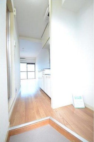 玄関　※別部屋参考写真です