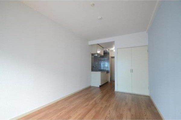 居室・リビング　※別部屋参考写真です