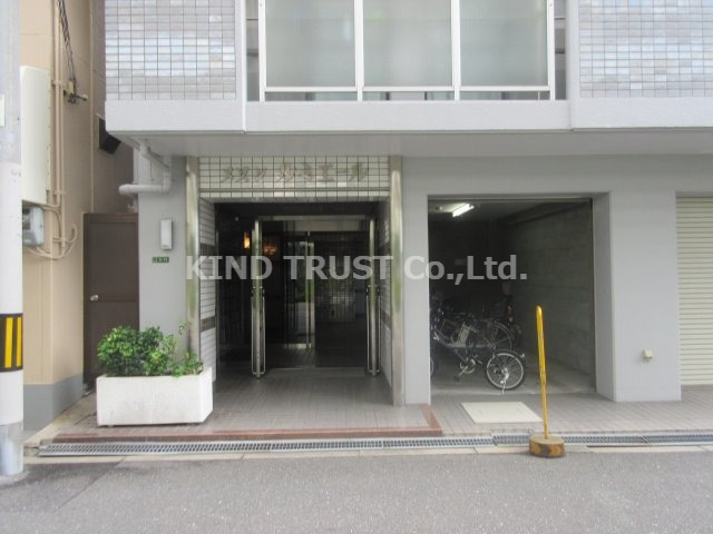 エントランス　清潔なエントランスです