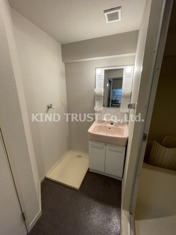 洗面設備　ゆったりとスペースのある洗面所