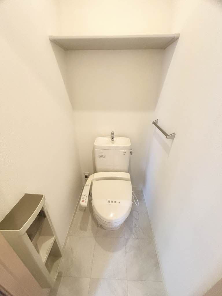 トイレ　反転間取り別部屋写真です。