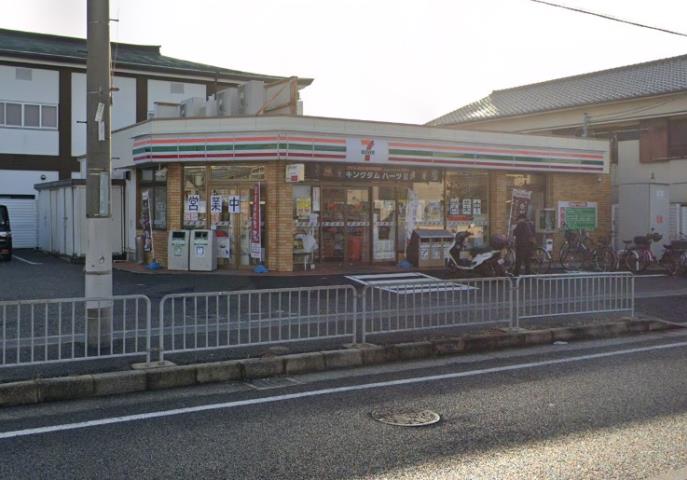 コンビニ　セブンイレブン（コンビニ）まで245m