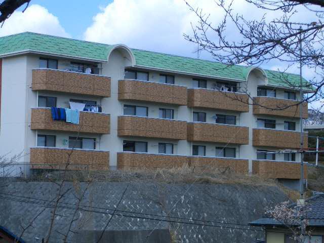 メゾンシャルマンB棟の外観写真