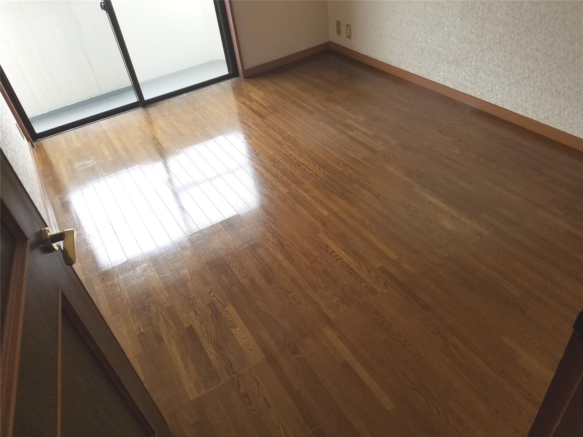 メゾンシャルマンB棟の居間写真
