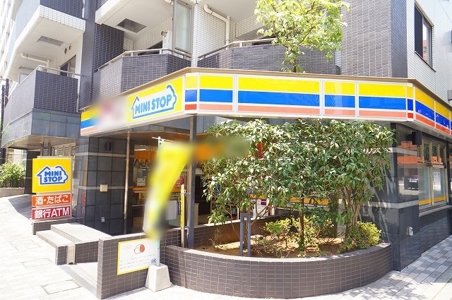 コンビニ　ミニストップ（コンビニ）まで741m