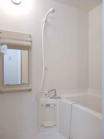 バス・シャワールーム　コンパクトで使いやすいお風呂です