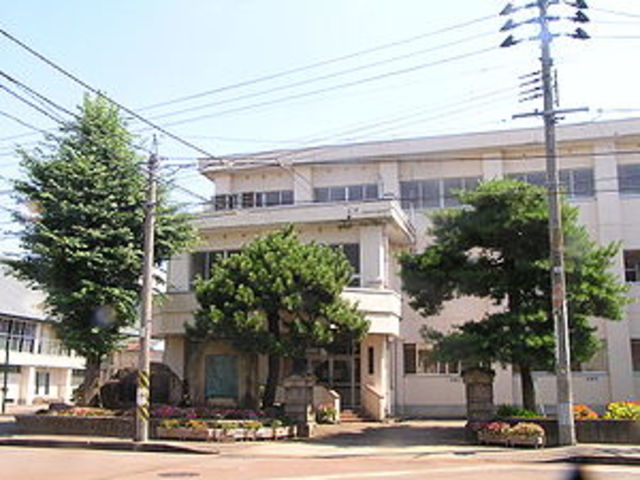 中学校　南中学校（中学校）まで617m