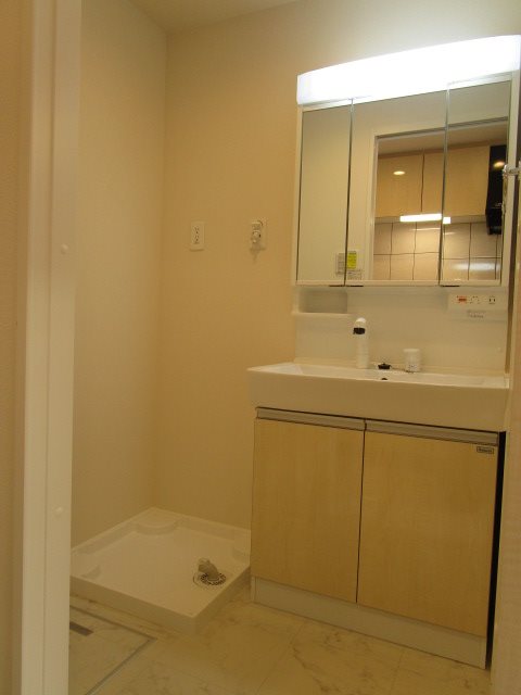 洗面設備　写真は103号室です（参考）