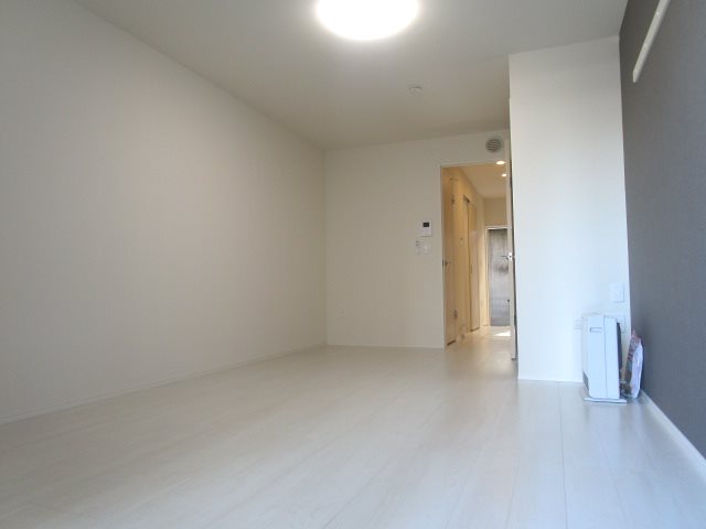 居室・リビング　写真は103号室です（参考）