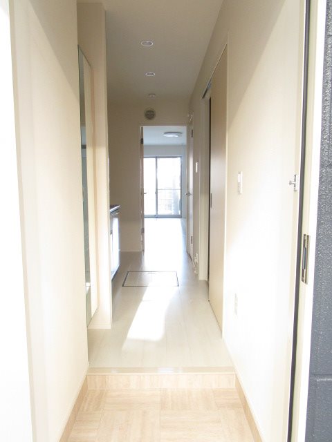 玄関　写真は103号室です（参考）