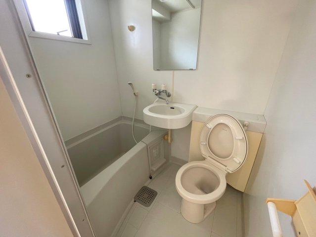 バス・シャワールーム　※別部屋の写真を掲載しております