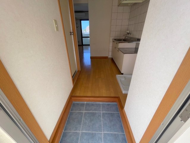 玄関　※別部屋の写真を掲載しております