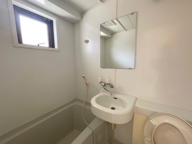 洗面設備　※別部屋の写真を掲載しております