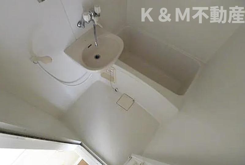 バス・シャワールーム　落ち着いた空間のお風呂です