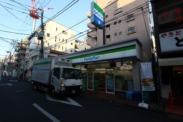 コンビニ　ファミリーマート新丸子駅西口店（コンビニ）まで331m