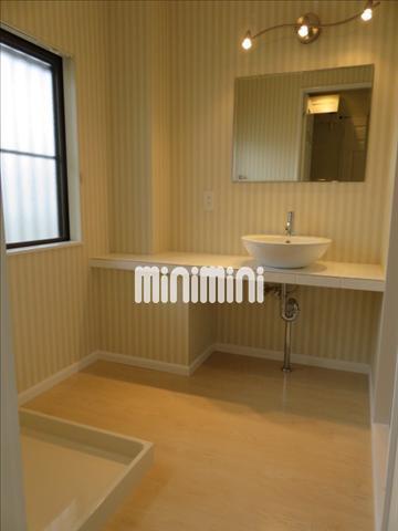 洗面設備　オシャレな洗面台です