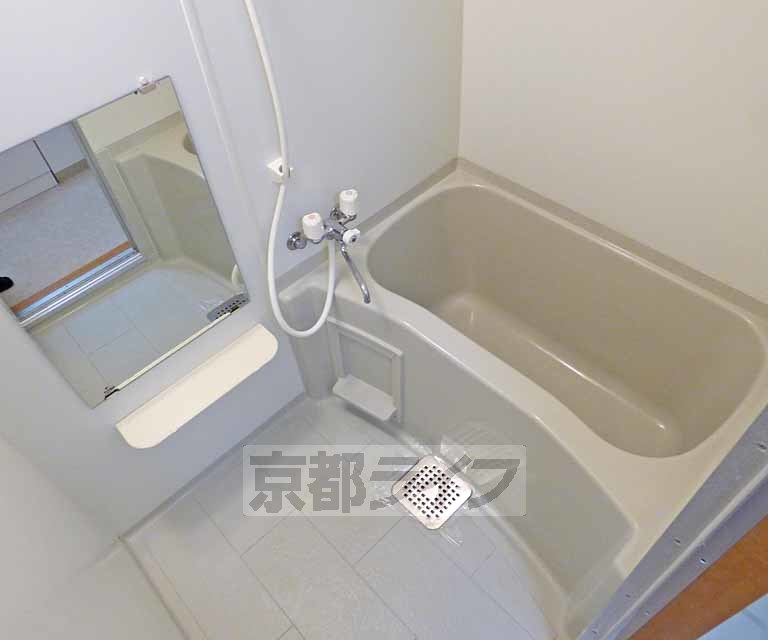 バス・シャワールーム　バスルームです。