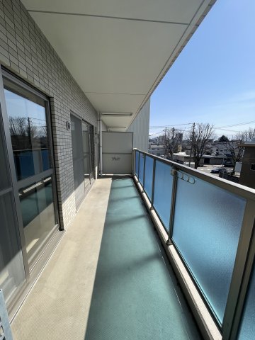 ロビー　落ち着いた時間を過ごせるバルコニーです