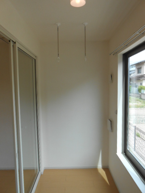 その他部屋・スペース　南面サンルーム（２．０畳）・照明設備完備