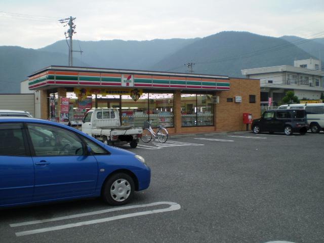 コンビニ　セブンイレブン松本里山辺店（コンビニ）まで184m