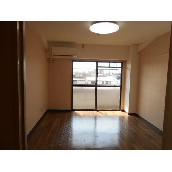 居室・リビング　内装