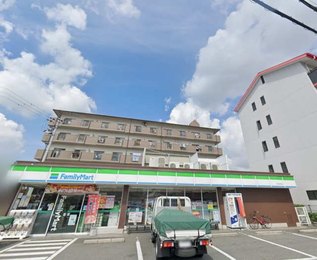 コンビニ　ファミリーマート東大阪西堤店（コンビニ）まで1035m