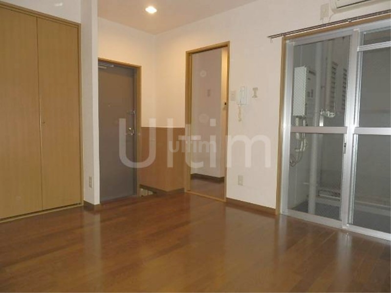 居室・リビング　室内