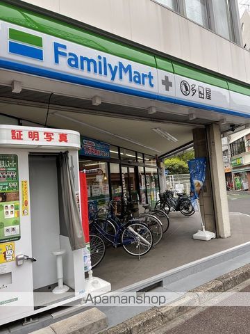 コンビニ　ファミリーマート（コンビニ）まで527m