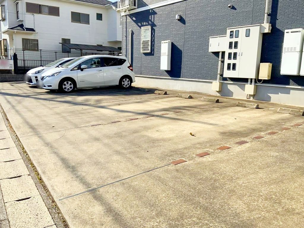 駐車場　駐車場