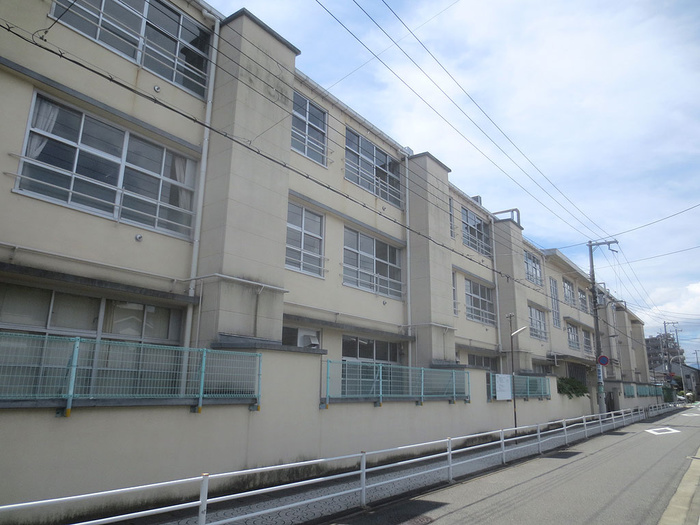 小学校　上甲子園小学校（小学校）まで210m