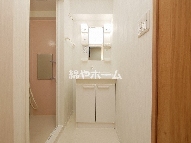 洗面設備　朝の支度にも助かる、独立の洗髪洗面化粧台