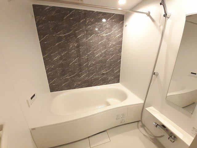 バス・シャワールーム　落ち着いた空間のお風呂です