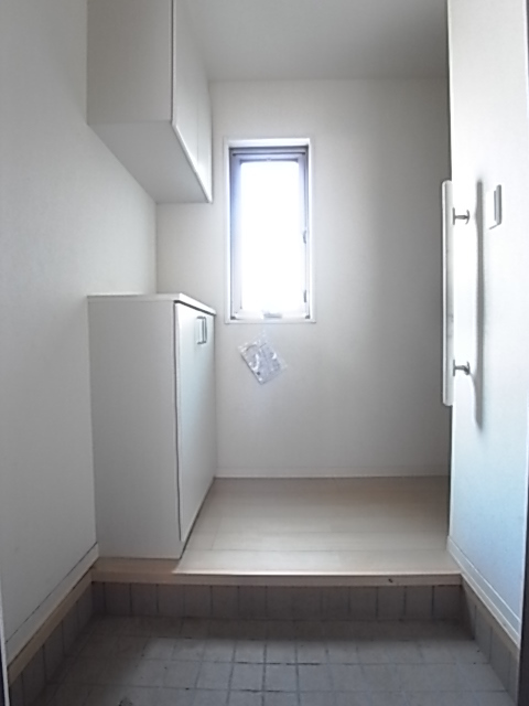 玄関　玄関から室内を見た様子です