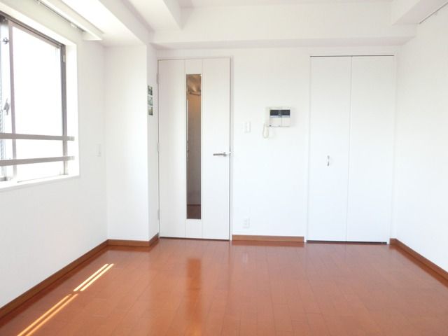 居室・リビング　２面採光のお部屋