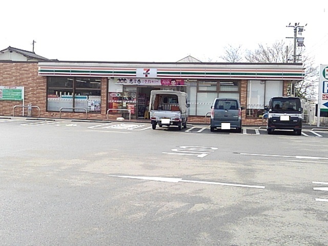 コンビニ　セブンイレブン久留米城島楢津店（コンビニ）まで560m