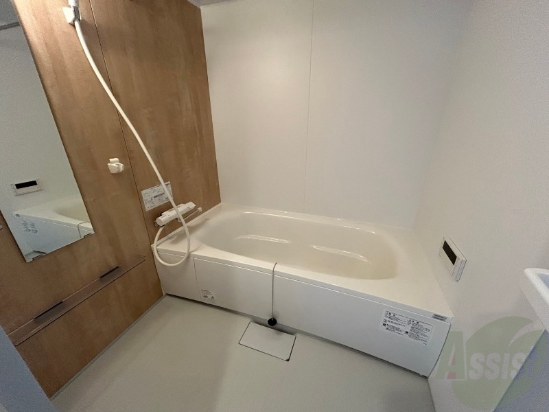 バス・シャワールーム　バスルームはこちらです。広々としてゆったり休めます。