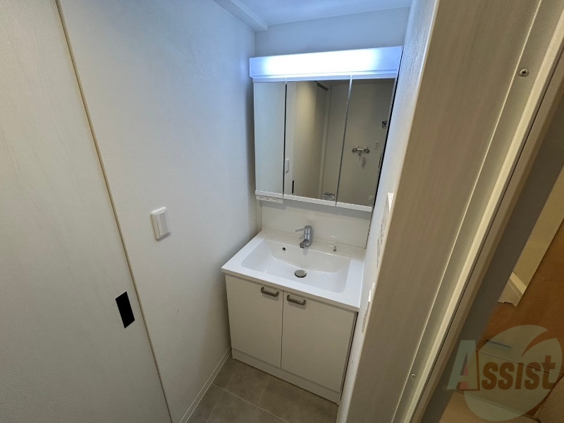 洗面設備　洗面台。身支度にはかかせないですよね～。