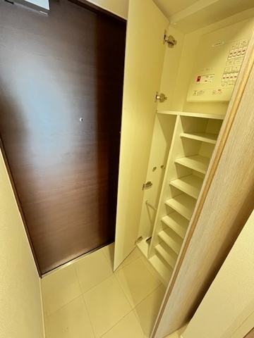 玄関　※別部屋の参考写真です。