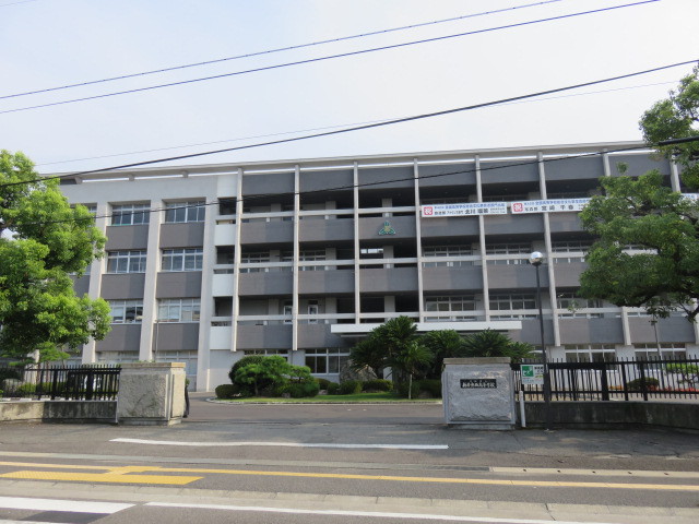 高校・高専　愛媛県立新居浜西高等学校（高校・高専）まで374m