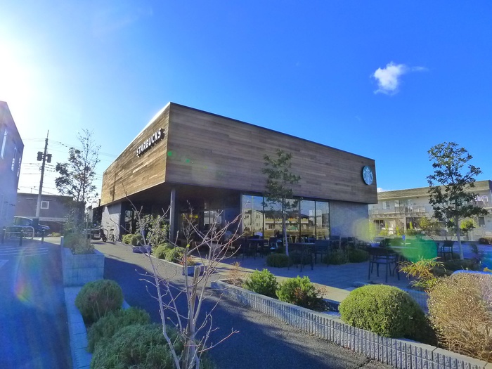 飲食店　スターバックス（飲食店）まで180m