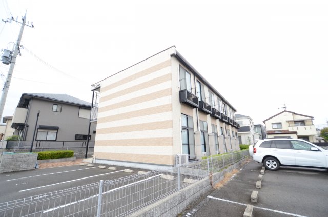建物外観　宅配BOX付きで不在時も安心！