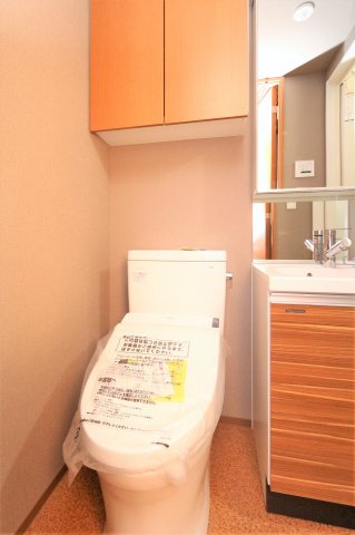 トイレ　参考写真（同物件別部屋）