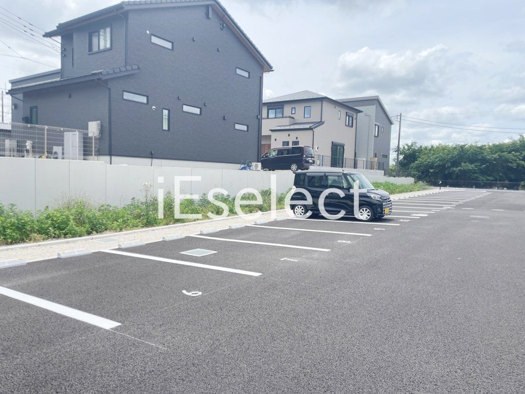 駐車場　駐車場は２台無料で使用可能です★
