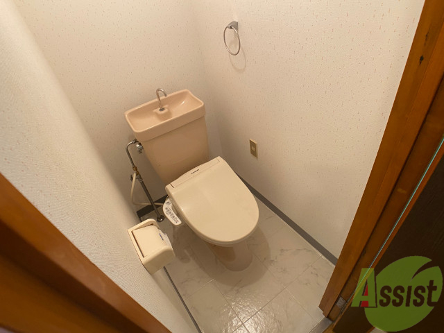 トイレ　ウォシュレット付きのトイレです。シャワートイレは日本の宝。