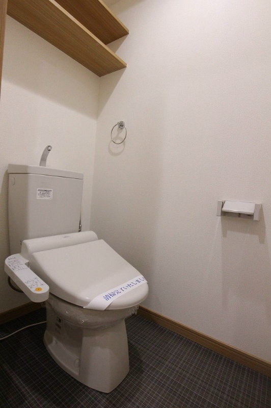 トイレ　※別号室の参考写真になります。