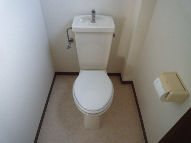 トイレ　清潔感のあるトイレですねー